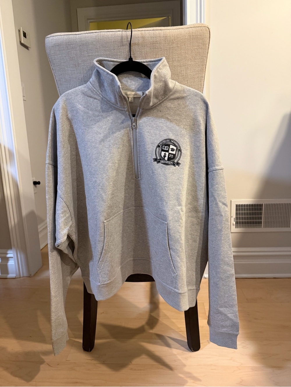 Favorite Daughter NWT Size XL Light Gray Half-Zip Pullover Sweatshirt. Excellent